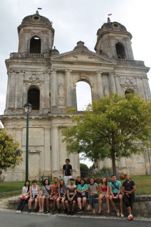 Mais aussi pour visiter notre beau Pays et St Jean d Y, en priorité !